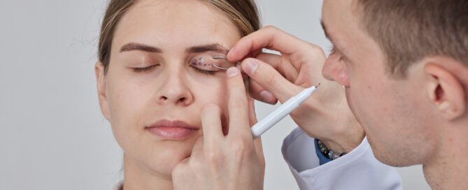 plastic surgeon prepares for Blepharoplasty, Blepharoplasty operation